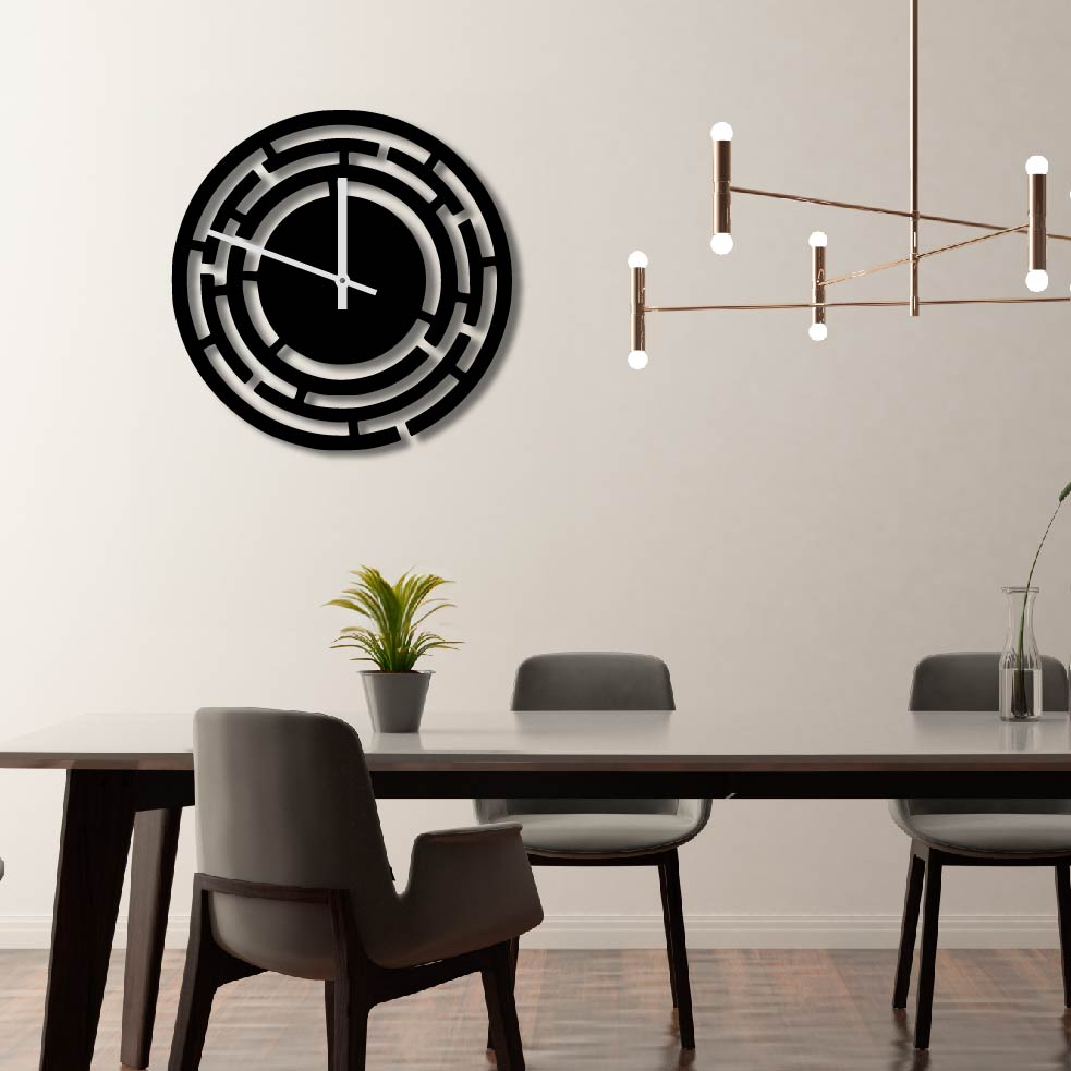 ROUND MAZE METAL WALL ART CLOCK