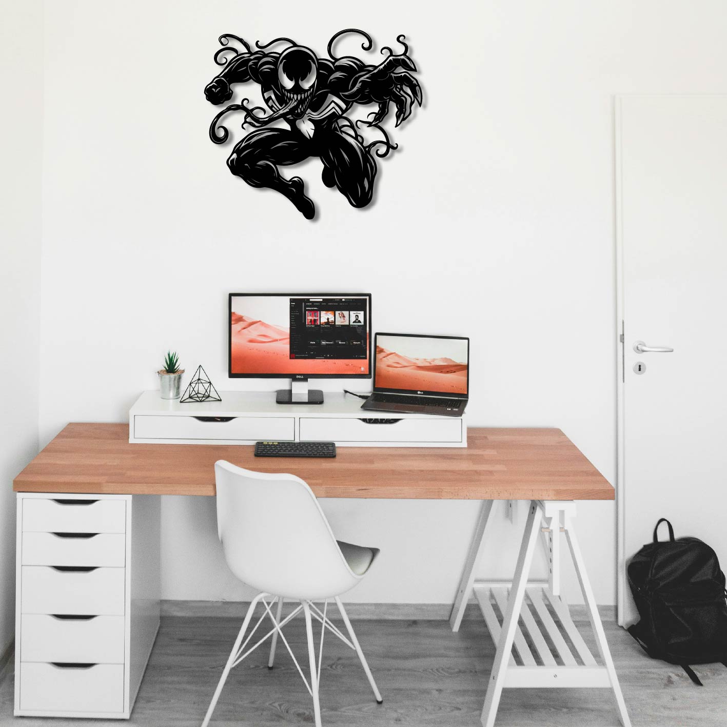 VENOM JUMPING METAL WALL ART