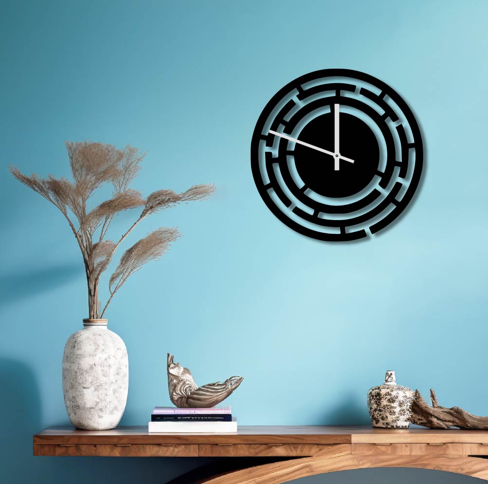 ROUND MAZE METAL WALL ART CLOCK