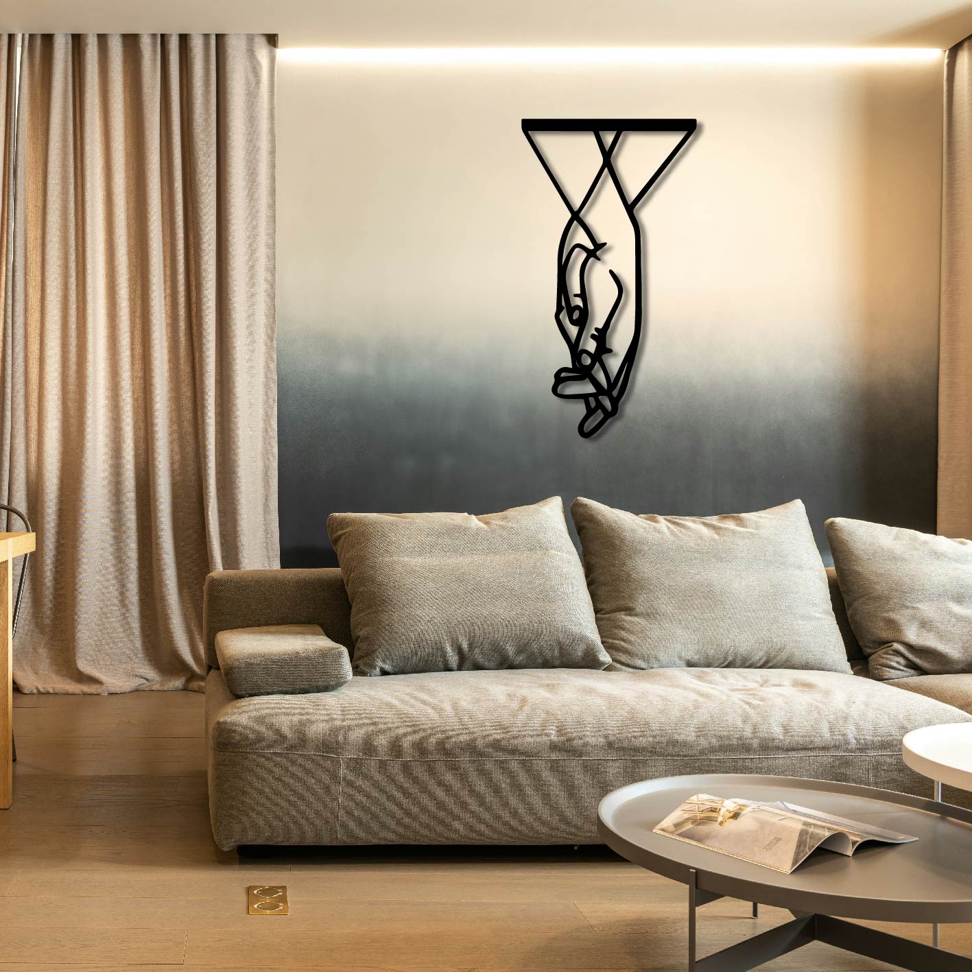 COUPLE HOLDING HANDS METAL WALL ART