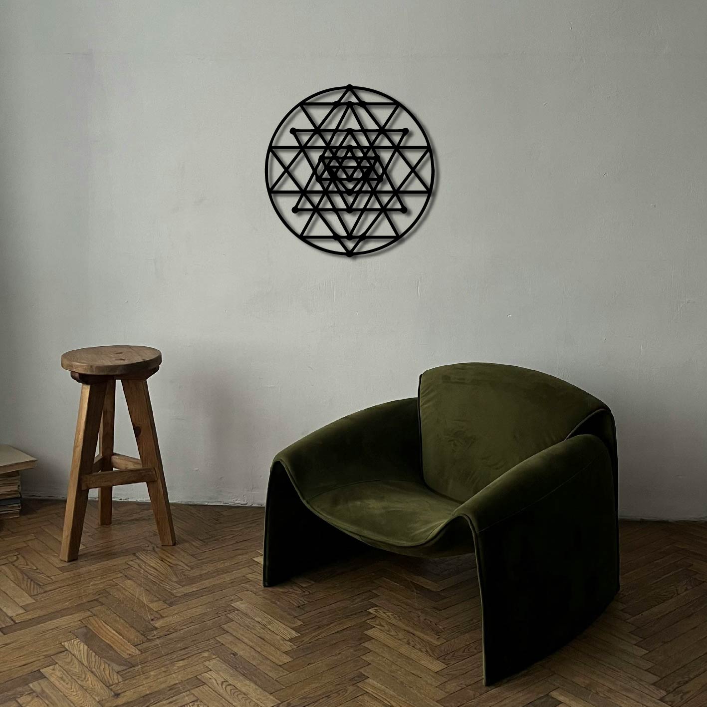 GEOMETRIC TRIANGLES ROUND METAL WALL ART