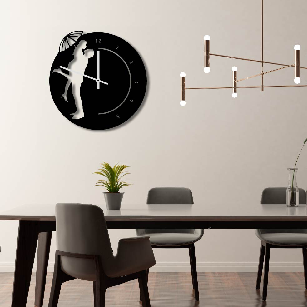 COUPLE UMBRELLA METAL WALL ART CLOCK