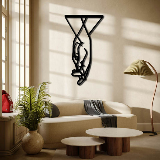 COUPLE HOLDING HANDS METAL WALL ART