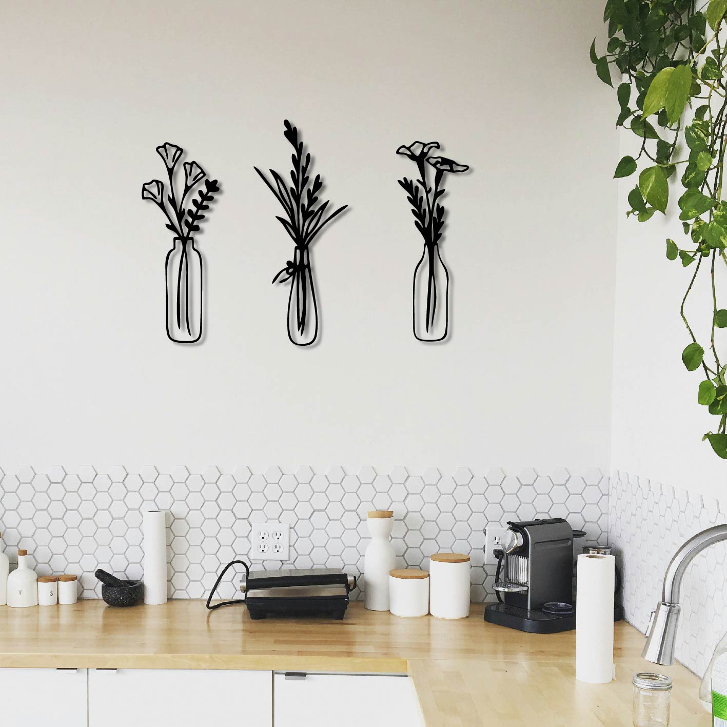 3 PIECE GLASS VASES WITH FLOWERS METAL WALL ART