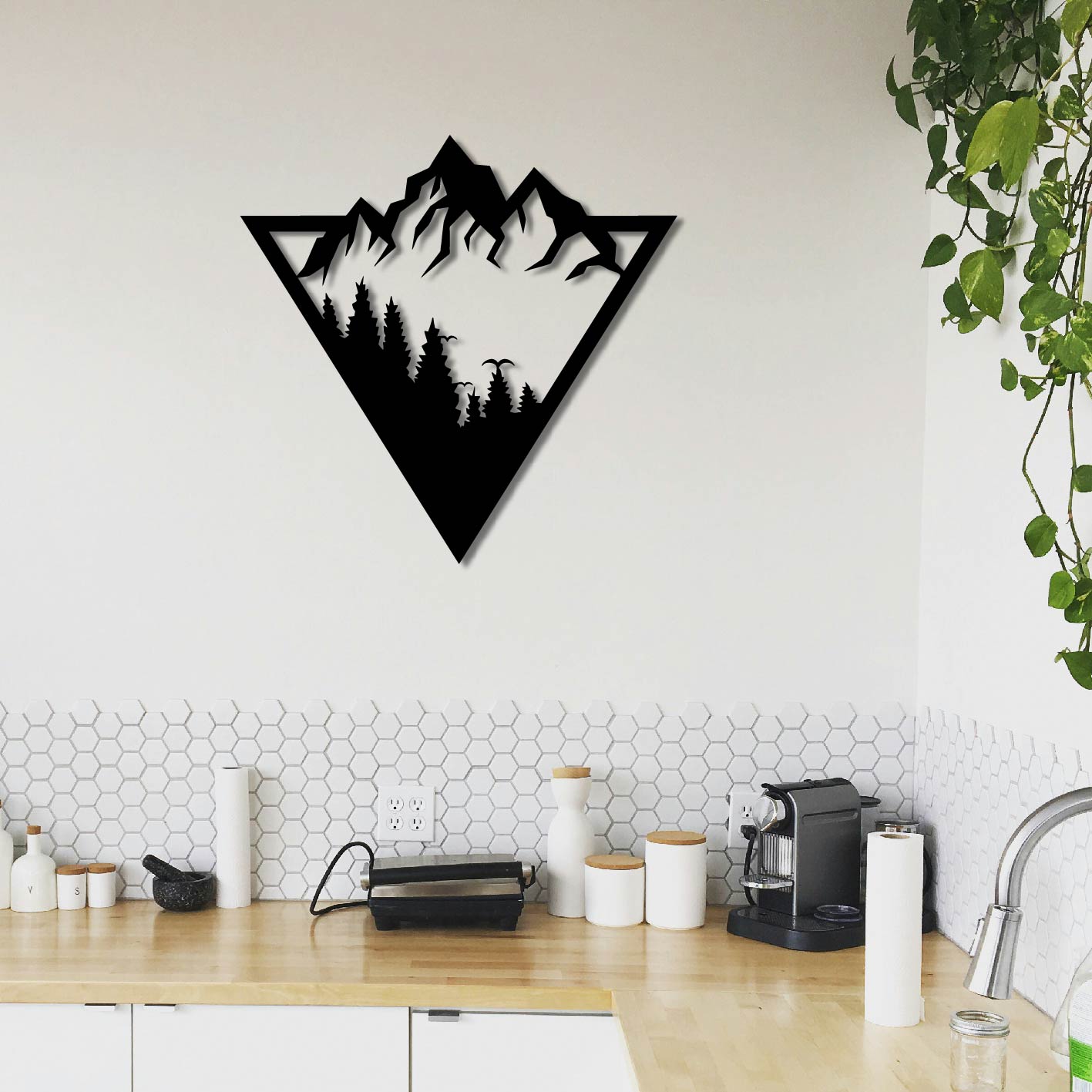 TRIANGLE MOUNTAIN SCENE WALL ART