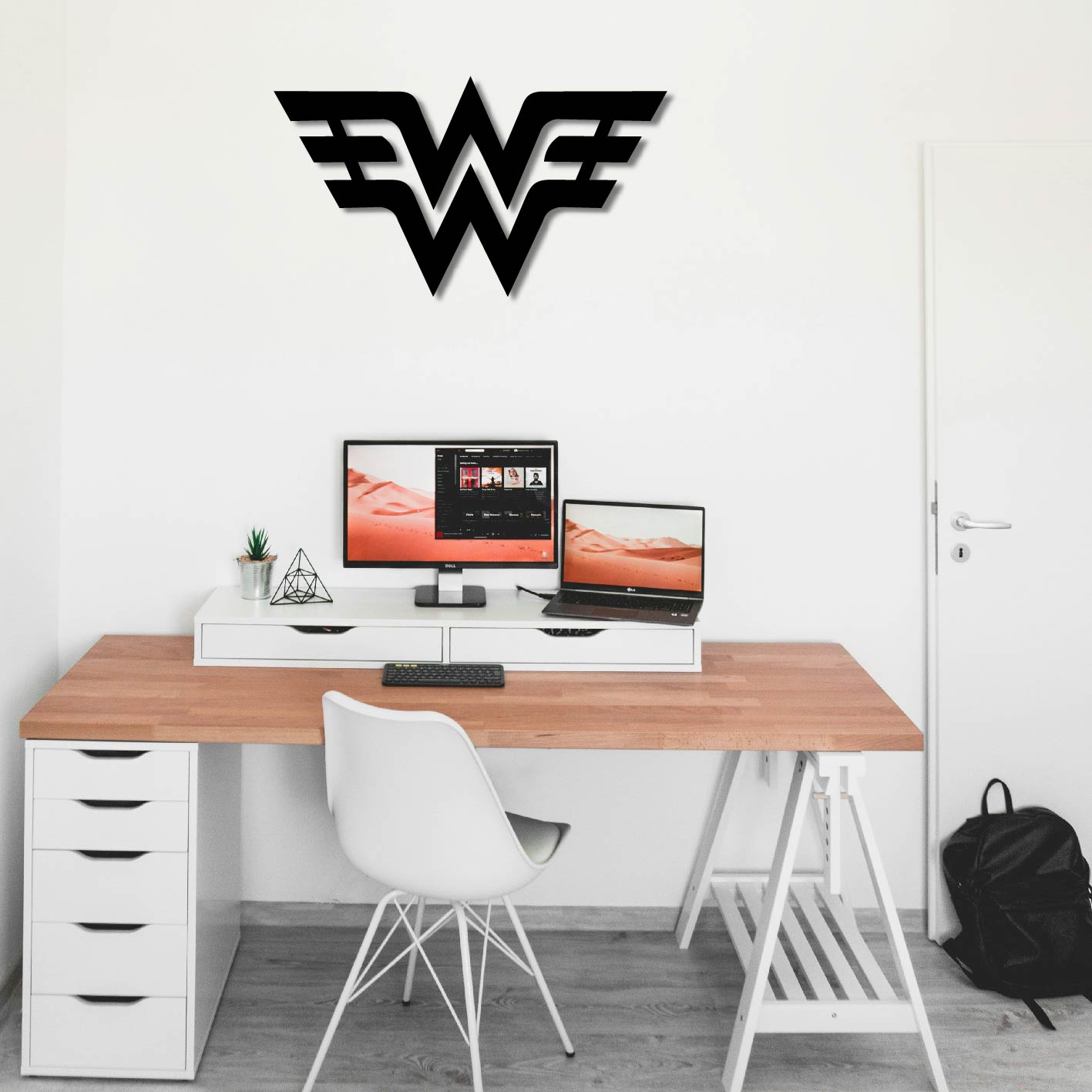 WONDER WOMAN LOGO METAL WALL ART