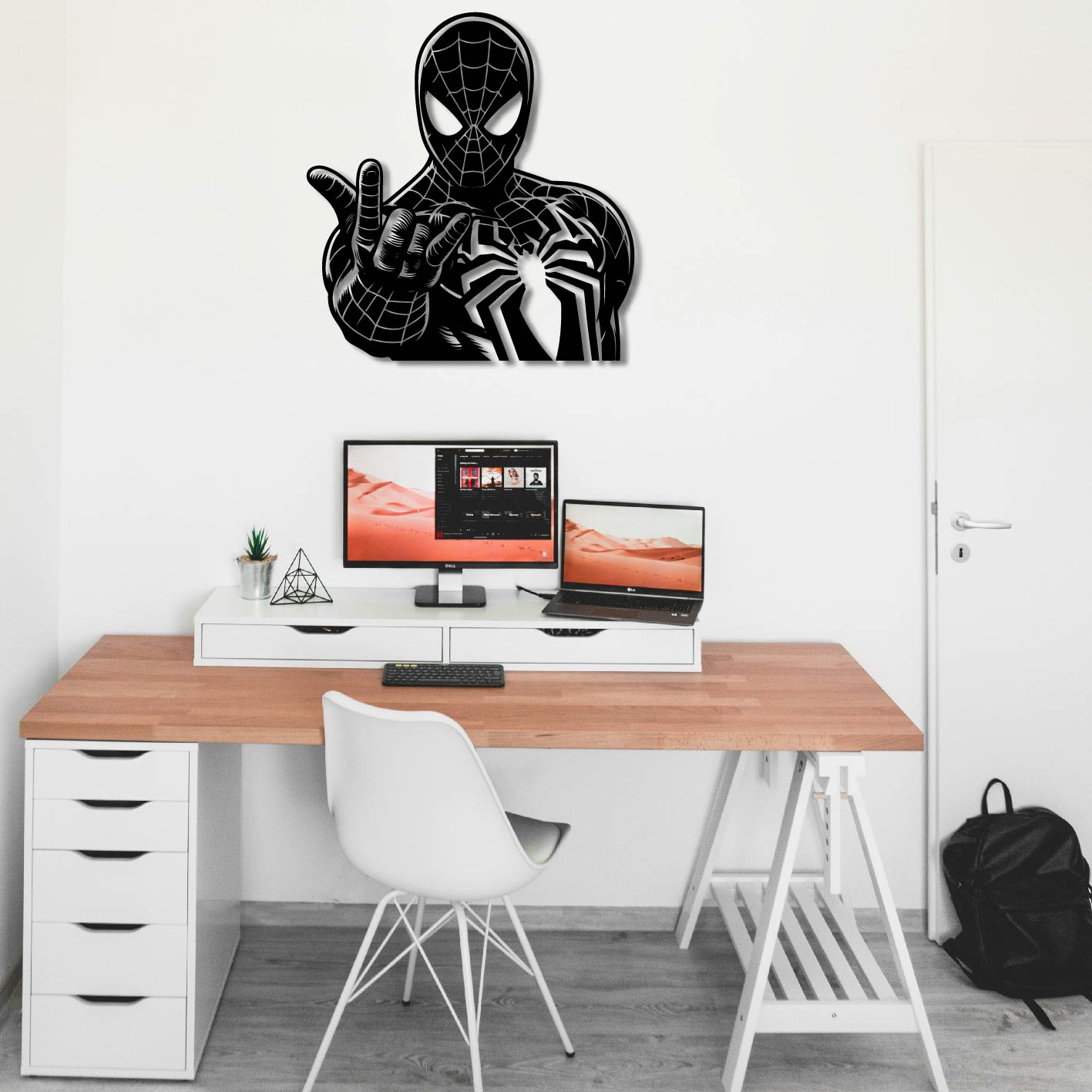 SPIDERMAN SHOOTING WEB FRONT METAL WALL ART