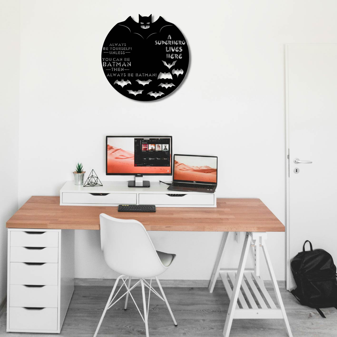 BATMAN SUPERHERO ROUND PLATE METAL WALL ART