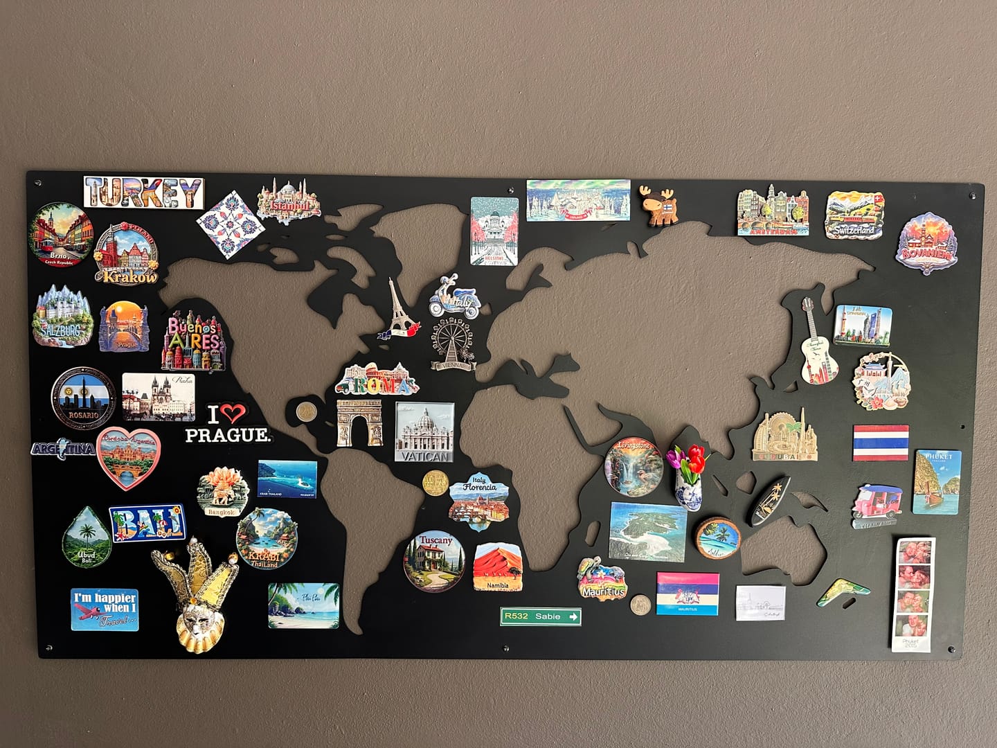 WORLD MAP CUTOUT METAL WALL ART